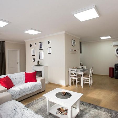 Lira Holiday Apartments Satu Mare Eksteriør bilde