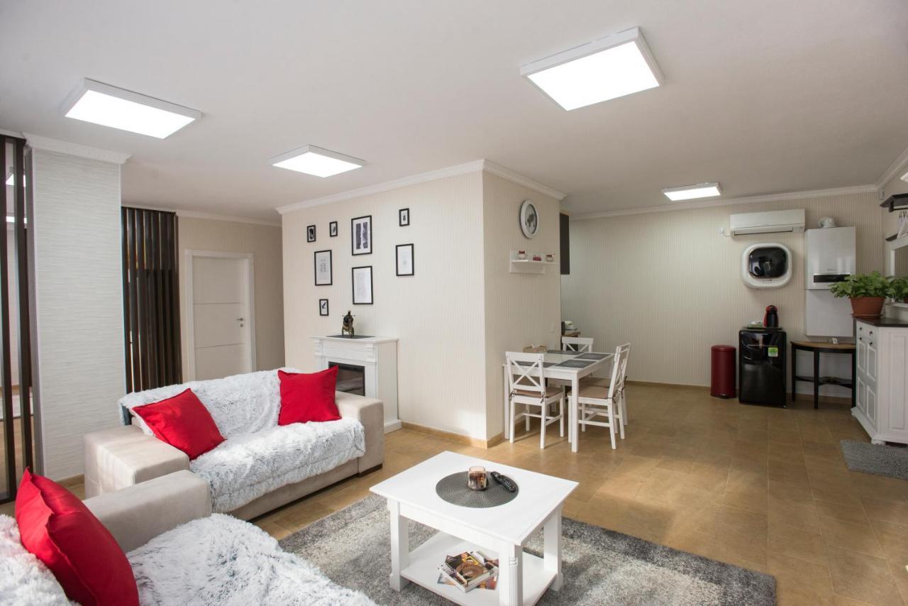 Lira Holiday Apartments Satu Mare Eksteriør bilde
