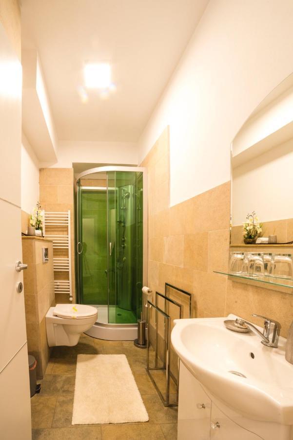 Lira Holiday Apartments Satu Mare Eksteriør bilde