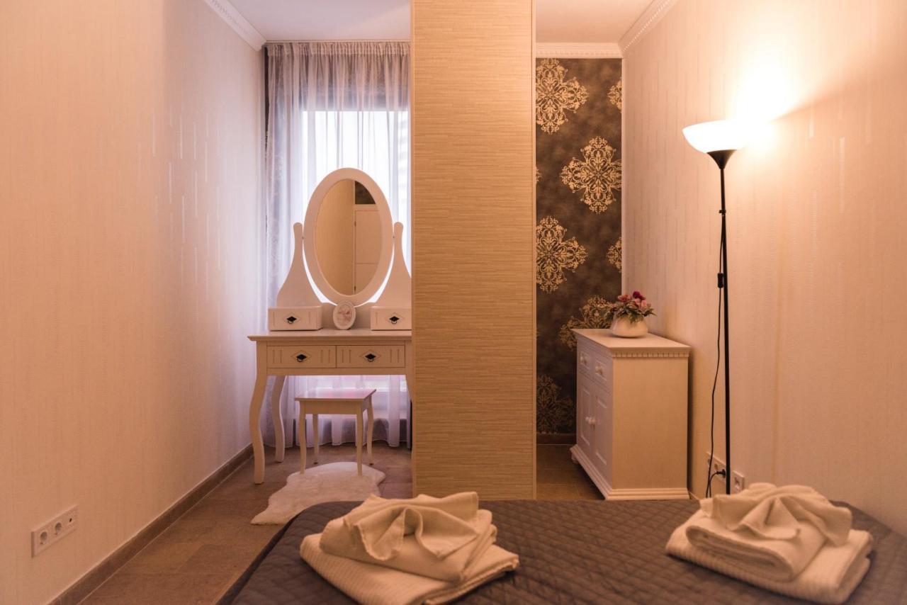 Lira Holiday Apartments Satu Mare Eksteriør bilde