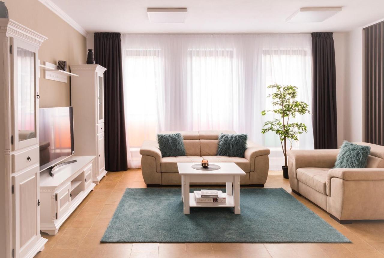 Lira Holiday Apartments Satu Mare Eksteriør bilde
