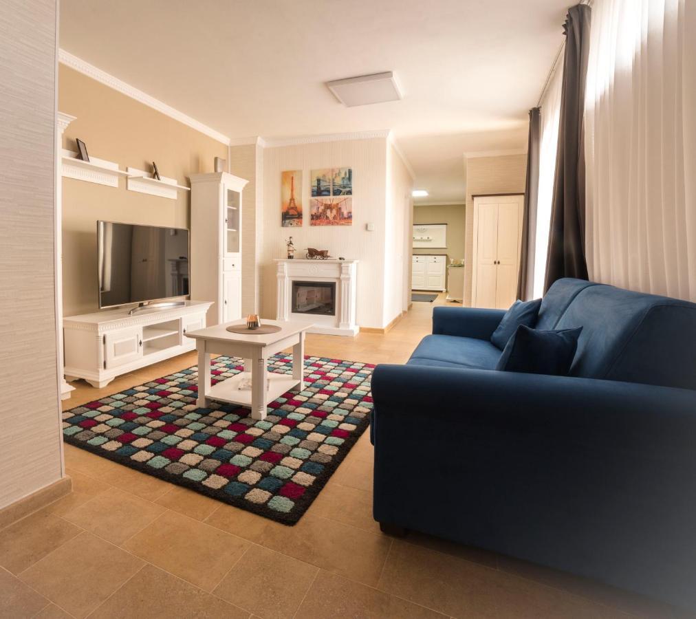 Lira Holiday Apartments Satu Mare Eksteriør bilde
