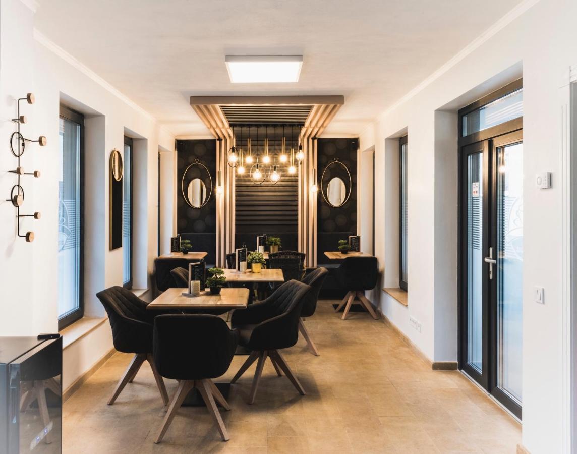 Lira Holiday Apartments Satu Mare Eksteriør bilde